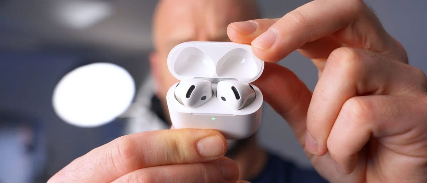 Apple AirPods 4 with Active Noise Cancellation in open-fit design